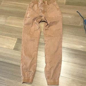 Like new American Eagle Khaki Joggers 4